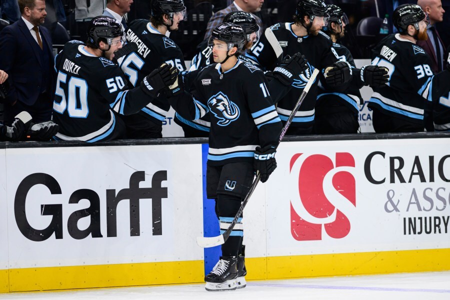 UtahLiveData's tweet image. Mammoth Debut vs. Battle-Tested Golden Knights

abc4.com/sports/nhl-hoc…

#UTLD
#UTAH
#JDATA