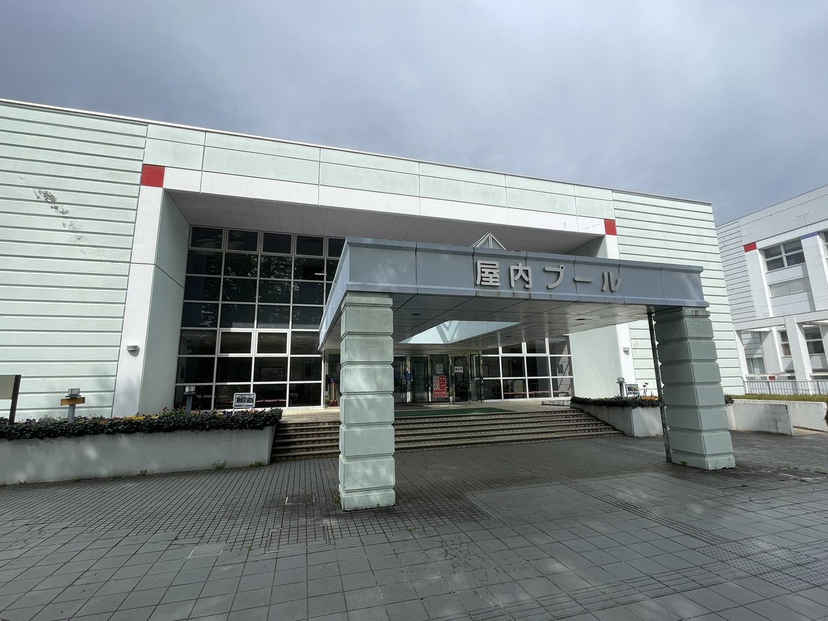 ULTRASACMY's tweet photo. 【お知らせ】
本日の旗製作は場所が変更となりました。

【誤】
NDスタジアム内1.2会議室

【正】
運動公園内P1 P2会議室
(屋内プール2階)

屋内プール入り口から右に進み階段を登ってお越し下さい。

宜しくお願い致します。

#montedio https://t.co/bdmSsJhYHI