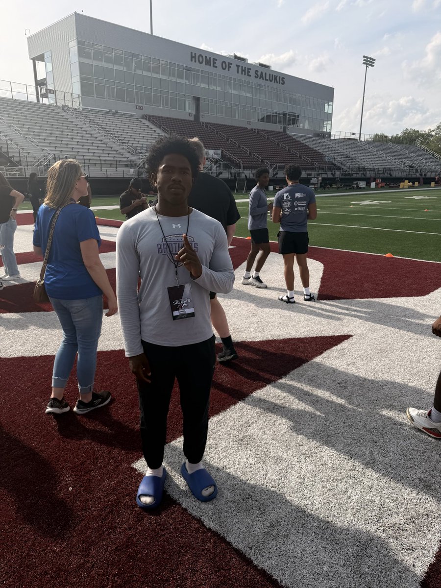 Grand_gabe's tweet photo. Thank you @CoachEmoore for the junior day invite had a great time at SIU!! Can’t wait to be back.
@CBCFootball @CBCHighSchool @ScottPingel10 @B_Dimovitz @Coach_Diff @JPRockMO https://t.co/8VgSfXOA49