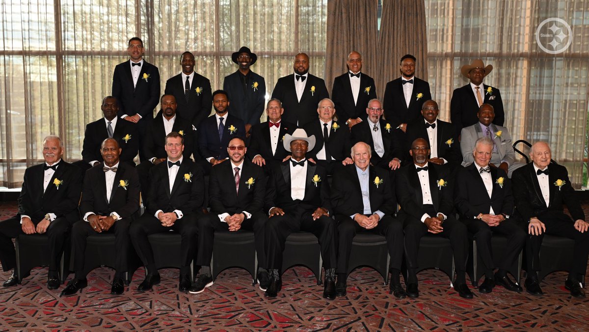 steelers's tweet photo. Each year, Mel Blount honors someone who makes an impact and shares his passion for helping others.

That is exactly why @CharlieBatch16 was honored at the Annual @MelBlountYLI All-Star Celebrity Roast.

📝: https://t.co/hyTQMIvKAz https://t.co/2qG1qJGxBf
