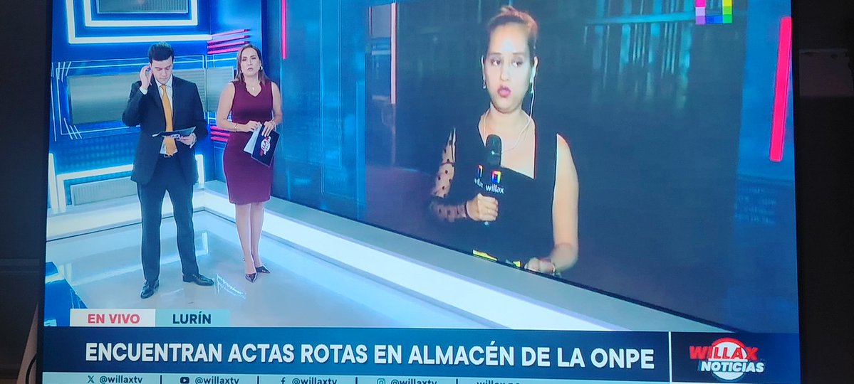 ENCUENTRAN ACTAS ROTAS EN EL ALMACÉN DE LURIN DE LA ONPE <a href="/ONPE_oficial/">ONPE</a> ..ACTAS QUE DEBEN ESTAR INTACTAS POR 90 DÍAS PARA PODER  VERIFICAR CUALQUIER DUDA.. PERO AHORA NO DE PUEDEN VERIFICAR PQ LAS ROMPIERON..
NO CABE DUDA QUE ÉSTO ES UN FRAUDE POR DONDE LO MIREN .. SALE PURA PUS