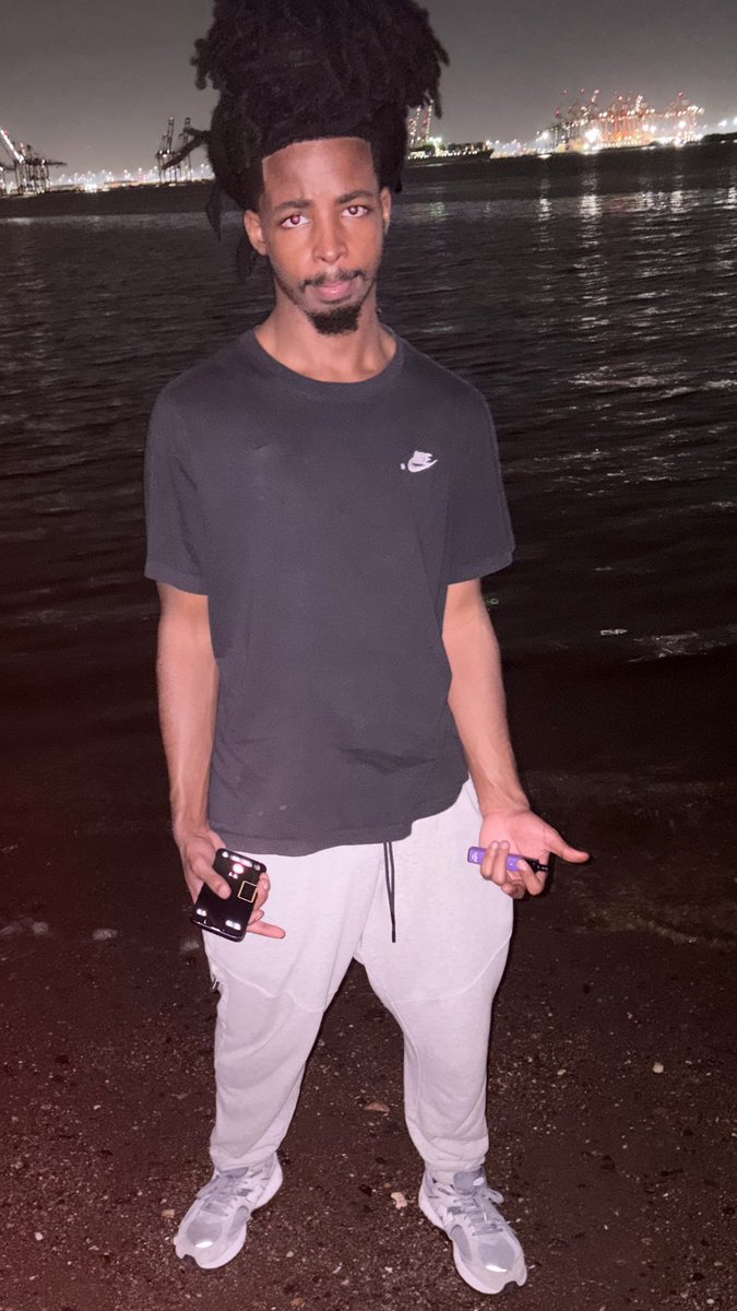 Handsomeassyn's tweet image. when both the views look good asf😮‍💨 #jersey