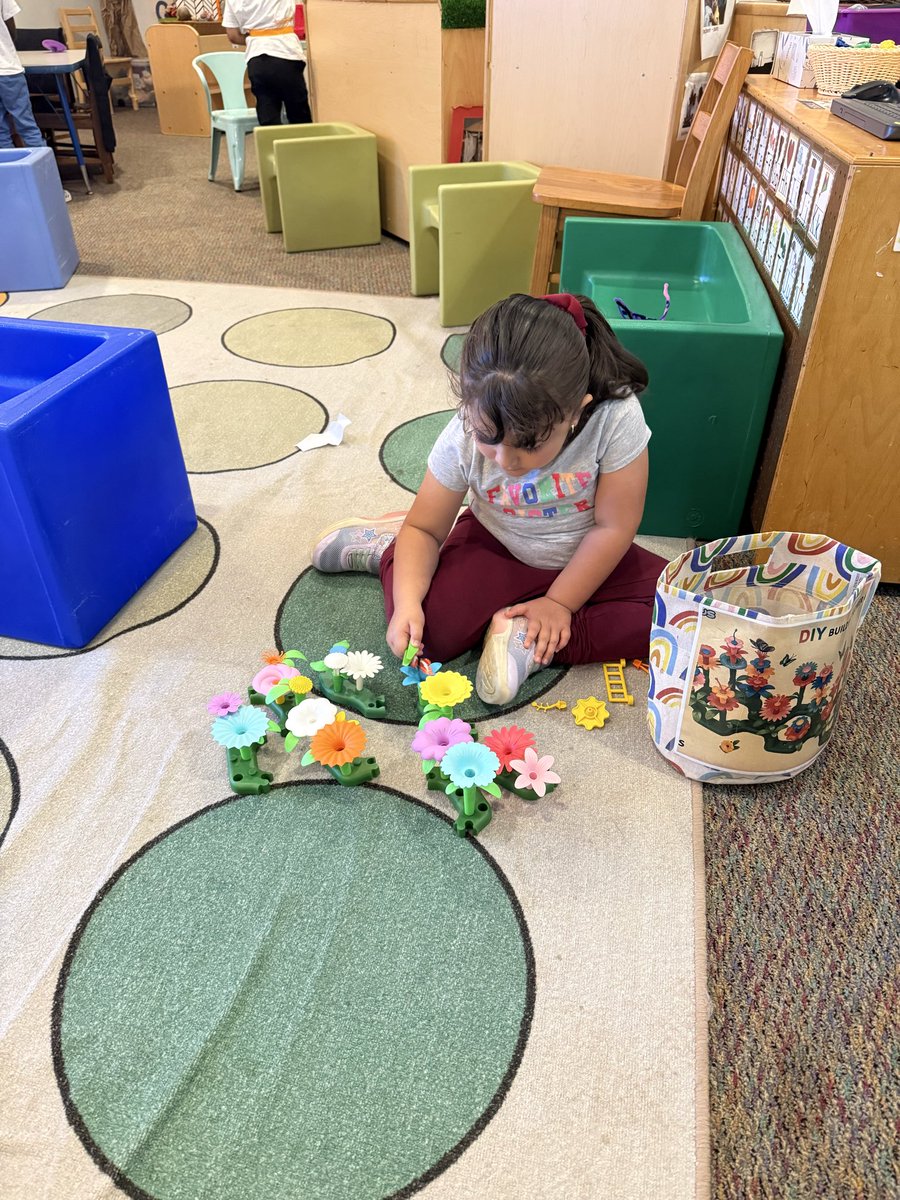 RCAELCPAT's tweet image. “Little gardeners at work—building, creating, and imagining their own gardens 🌿”

#PreK #EarlyLearning #LittleLearners #LearningThroughPlay #dph #pat #HandsOnLearning #STEMforKids