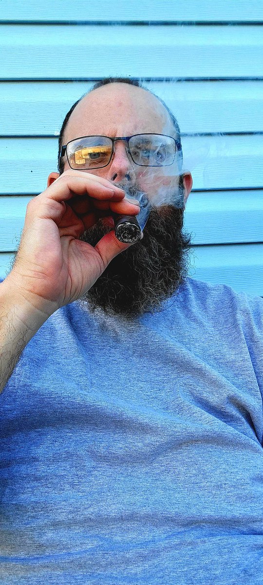 timothy_guay's tweet photo. Crowned Heads Yellow Rose 

VITOLA: Box Pressed Torpedo 
SIZE: 6" 1/4 x 54

ORIGIN: Nicaragua 
FACTORY: My Father Cigars S.A.

WRAPPER: Connecticut Broadleaf 
BINDER: Nicaraguan
FILLER: Nicaraguan

STRENGTH: Medium-Full https://t.co/x4LKcjdBUE