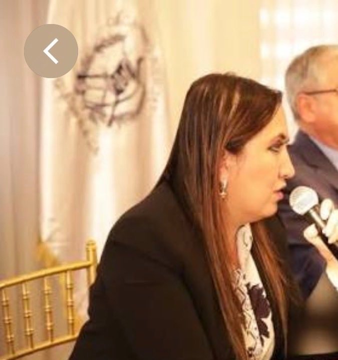 Arleny1581's tweet photo. Ya decía yo que la Claudia Paredes tiene la cabeza pache, porque eso de tener como padrino a Allan Rodríguez no es normal. https://t.co/OmYUgoapWU
