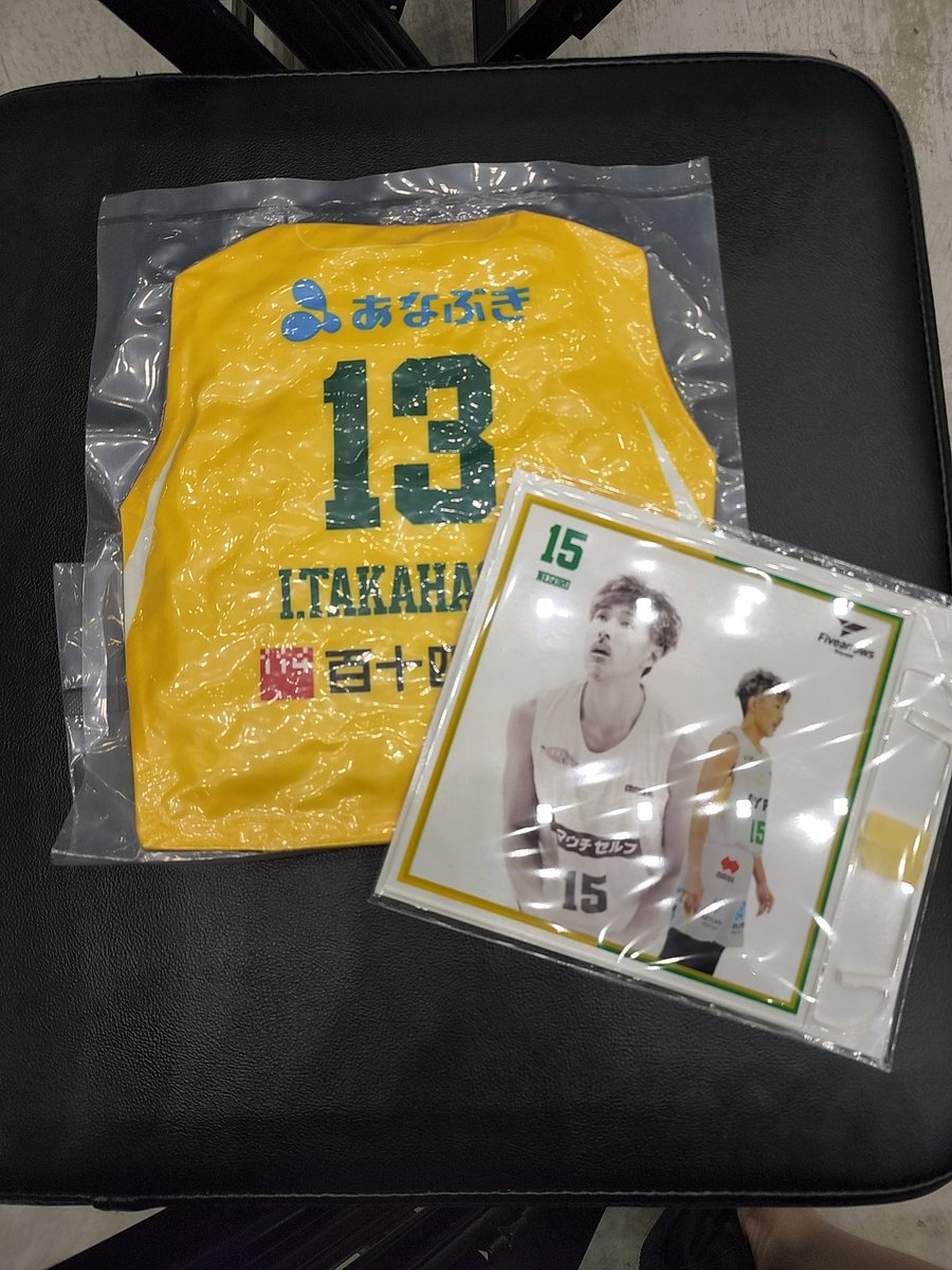 una(うな) tweet media