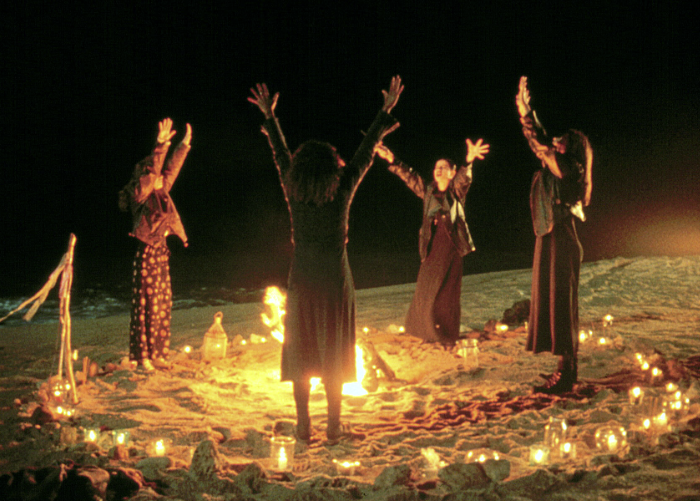 MistrelofHorror's tweet photo. They say witches are in touch with the elements, so when they're performing their ritual on a beach, someone, somewhere is going to have sand rubbing where they can't reach! #horror #spell @fataltalents @BadMoviesDive @schlockshow @ShedMovie @Devilfly9 @frequentfear https://t.co/pHDWnOxbtJ