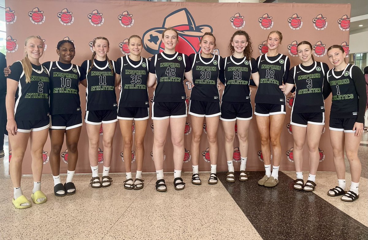 inspired_nd's tweet photo. Strong 2-0 start in Houston at Clash of the Clubs - More work to be done. @KimoraGivens @Alli_Reiner2029 @Kylie_Englund23 @Macey2029 @Kenley_Haug2029 @Vanessa32Borr @addison_campion @clara_theobald4 @DjRunning21 &amp; Gretah Suchy @jules8465 @CoachKendallG @SelectEventsBB https://t.co/FNEBBN9lE7