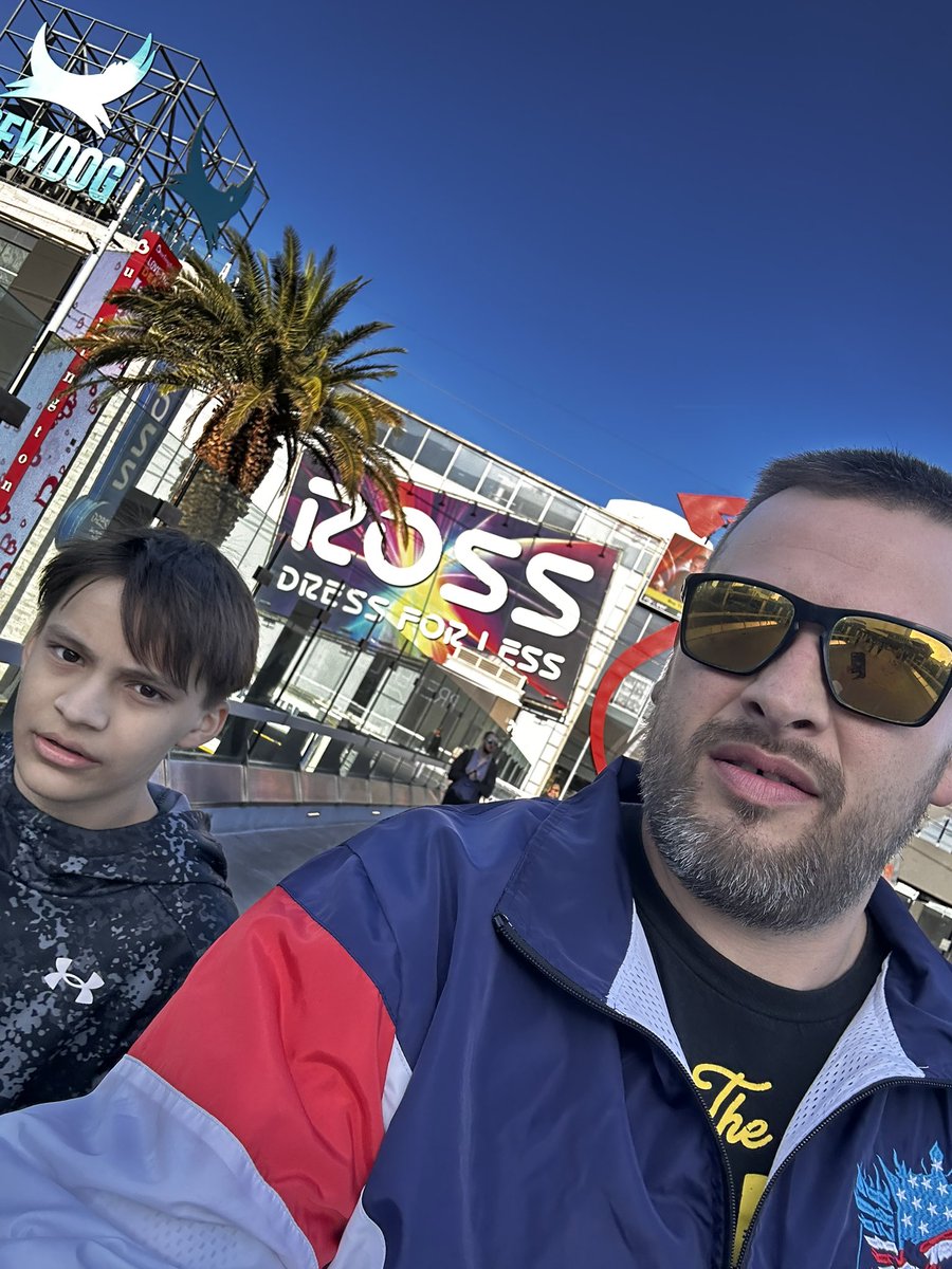 Aberna16Matthew's tweet image. Head to toe “so playa” #24k #wrestlemania