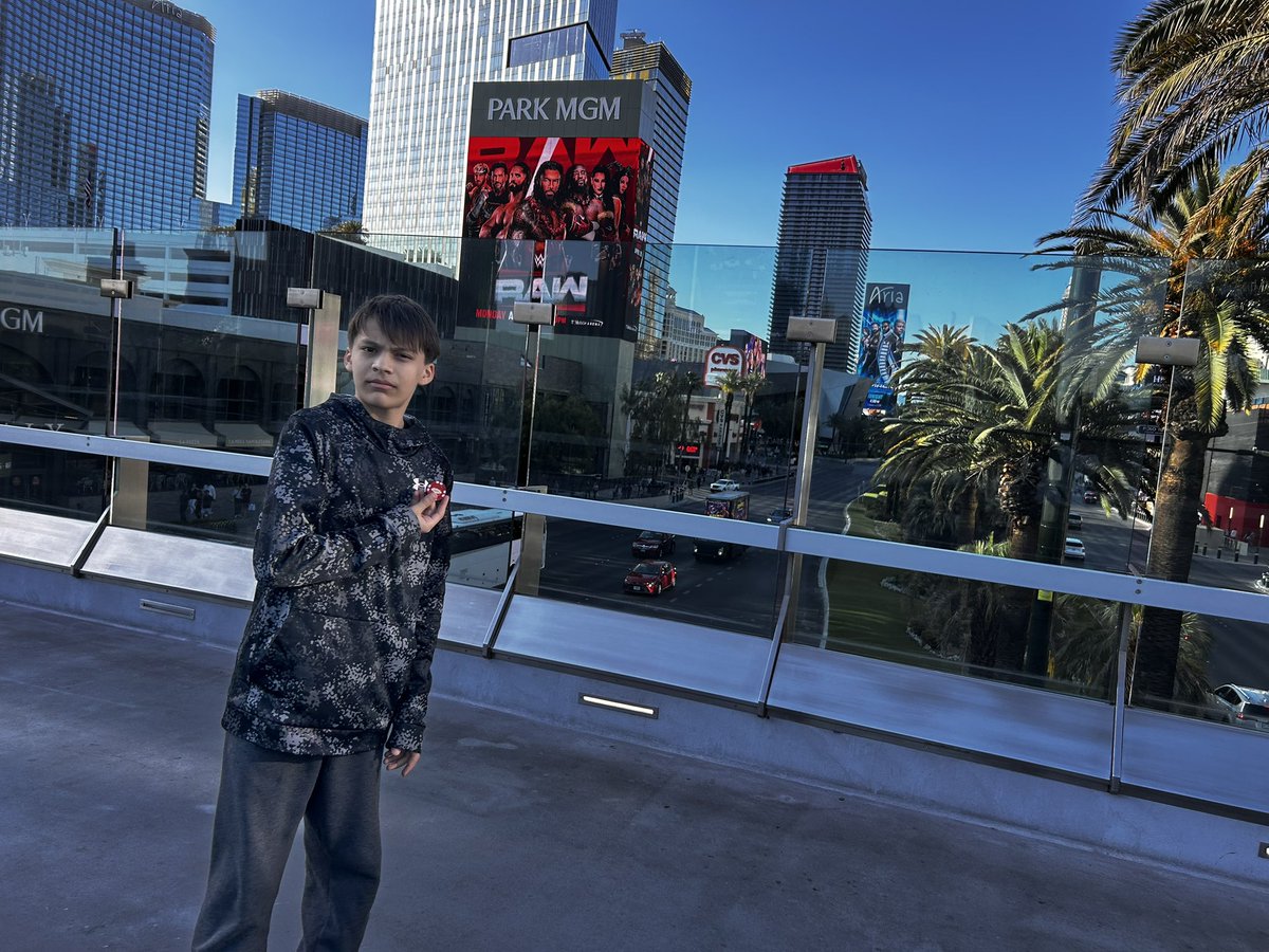 Aberna16Matthew's tweet image. Head to toe “so playa” #24k #wrestlemania