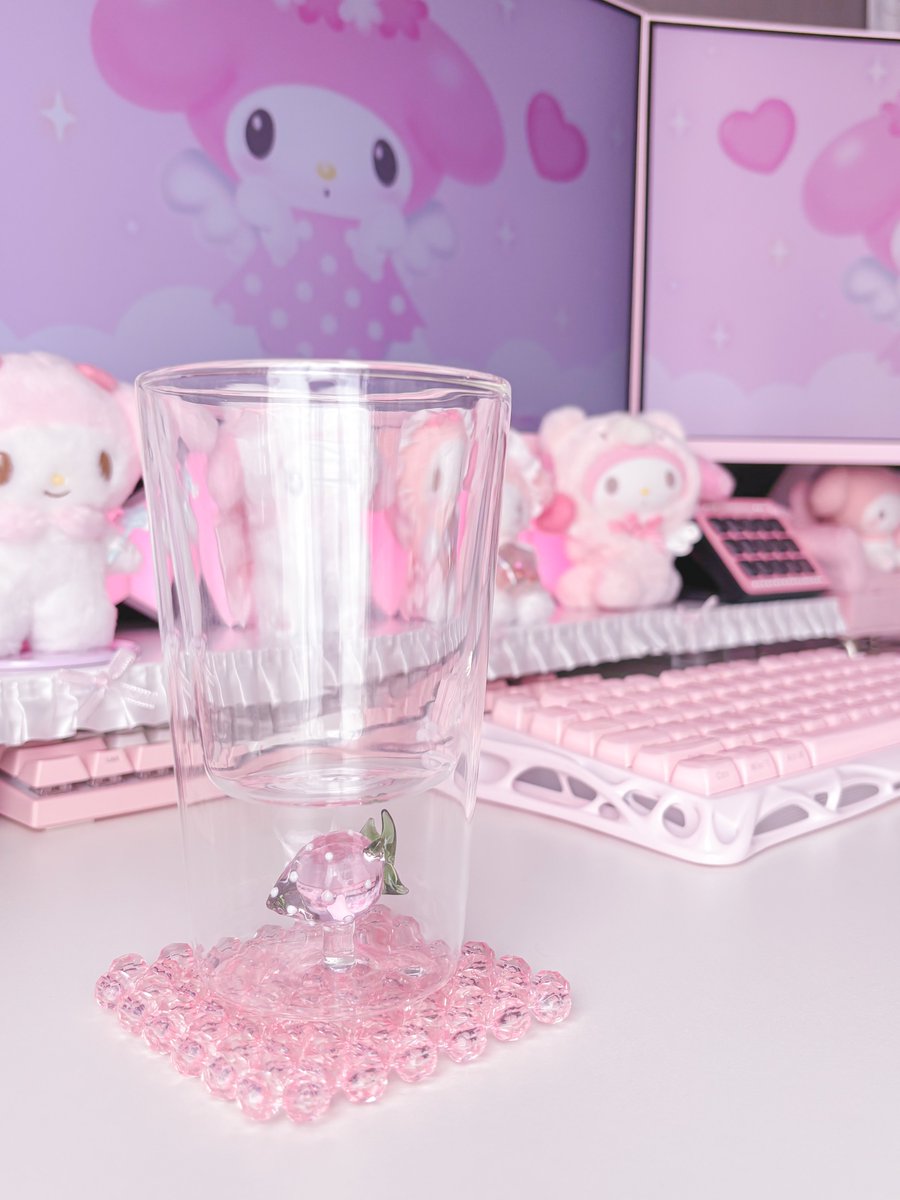 Francfrancでいちごのグラスとビーズコースター買った꒰՞ ܸ.⩊.ܸ՞꒱🍓💓

 #デスク周り