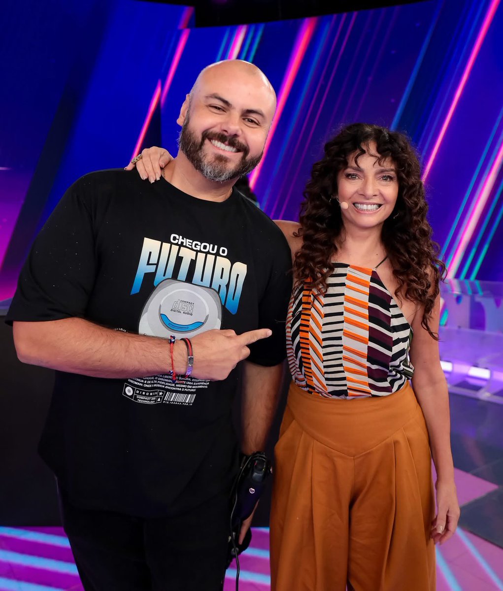 JeffersonCandid's tweet image. Domingo é dia de alegria. Domingo é dia de @pgmsilviosantos INÉDITO!!!! 😜
Esperamos vocês, às 19h, no SBT . 🎥🎬👊👊👊😉😜😍💙✨

#Sbt #Pss #SilvioSantos #Pranks #CamerasEscondidas