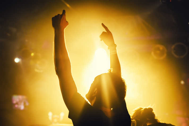 Lavsoni873435's tweet image. Last night’s live show was pure magic  Grateful for every laugh, every beat, and the energy that lit up the room! Who else left feeling like they were on cloud nine #LiveMusicVibes #UnforgettableNight