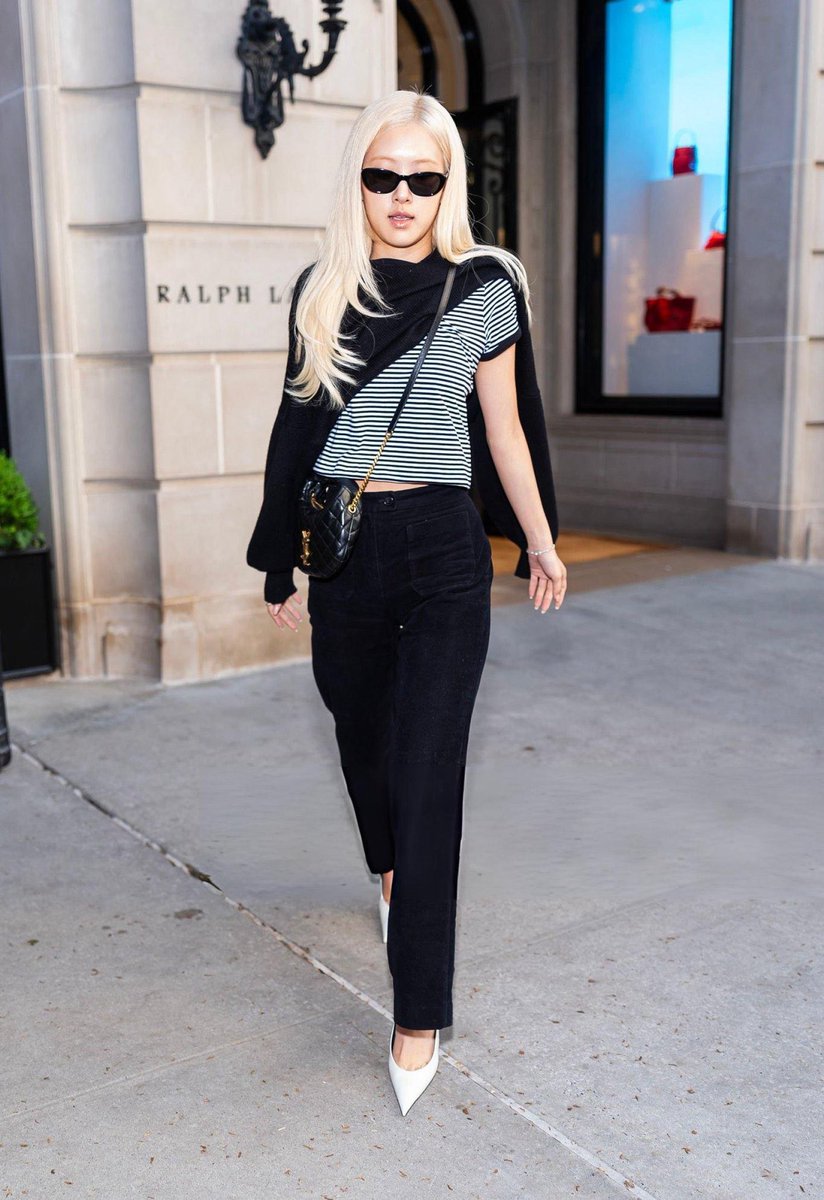 her outfit is so fire!!!