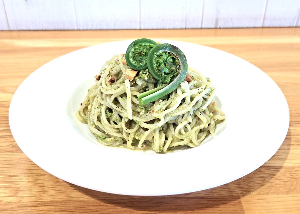Bon cafe'
今日から始まる
新メニュぅぅぅ‼️

期間限定
☘️春のパスタ 
　　コゴミのジェノベーゼ☘️

山菜のコゴミを使ったパスタは
パスタの本場イタリアでも
ね〜だろ〜な🇮🇹

去年も出たけど
コレ人気❗️
Bon cafe'スタッフによると
「去年とまたちょっと違うのでお楽しみに😎」とのこと

ぜひぜひっ‼️