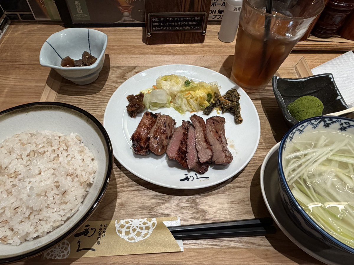 FIA_OFFICIAL83's tweet photo. 先日は仙台へP&amp;L様の展示会へ行ってまいりました！
４月上旬の仙台は桜が満開でいつも幸せな気分になります🌸

グルメの街なので、スイーツ、牛タンもいただいてきました🥰

東北の皆さま、いつも温かく迎えていただきありがとうございます！

秋にまた帰ってきますฅ^•ﻌ•^ฅ

#FIA https://t.co/0s6csUHmKN