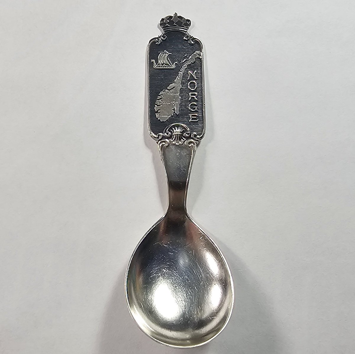 BottleTopBandit's tweet image. Our newest addition to the Silver spoon collection! Not quite Sterling quality but 83% is pretty close😂 Check out the deal we got on this one: youtu.be/aEw_Pgoby64?si…  #silverstacking #sterlingsilver