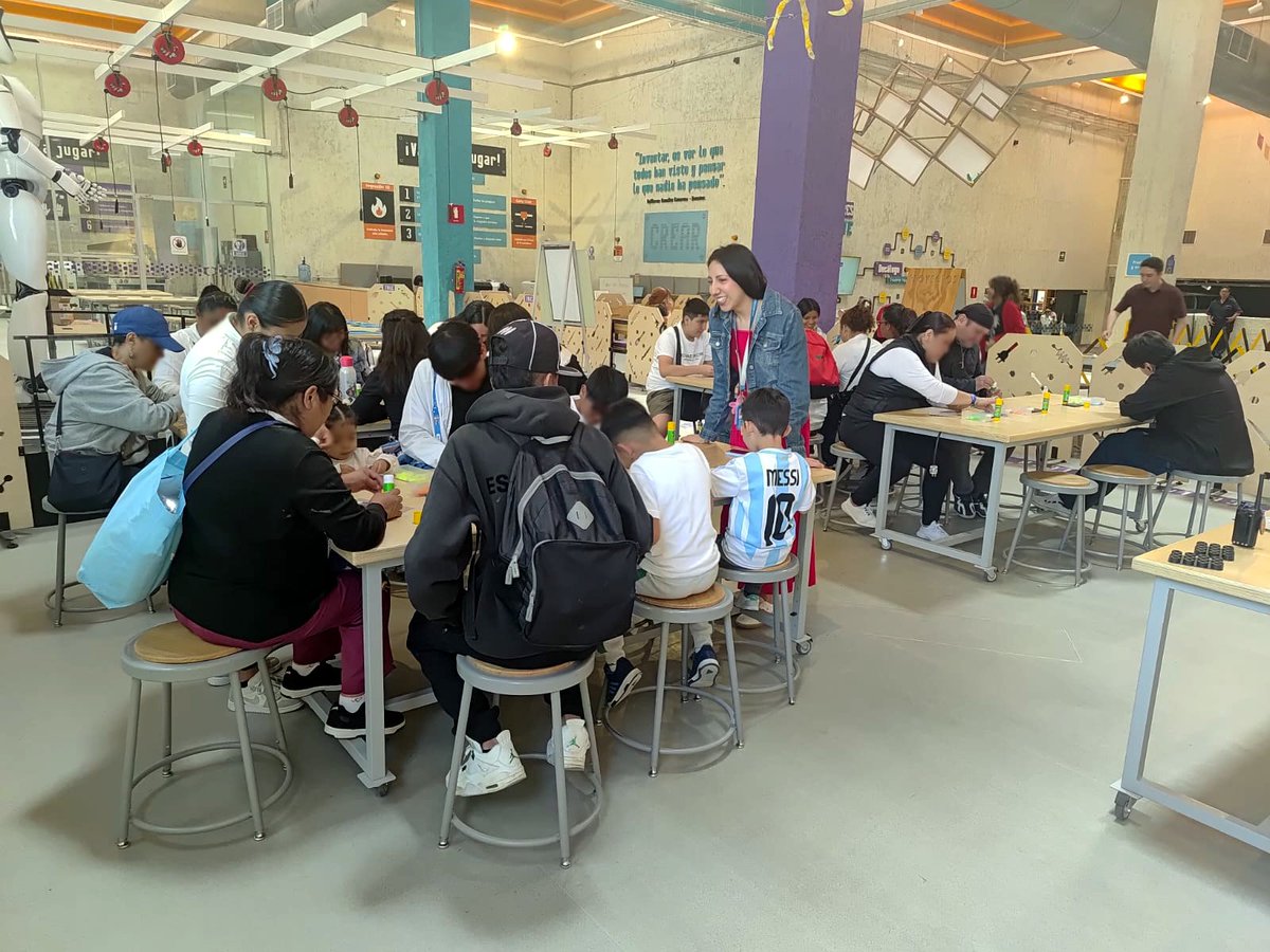 JLE_IAP's tweet photo. Un día inolvidable de aprendizaje y unión ✨🙌

Las y los integrantes de Juventud, Luz y Esperanza I.A.P. vivimos una jornada increíble en el Papalote Museo del Niño 🧠🎨, reafirmando que el juego y la convivencia son herramientas clave para el crecimiento.

Esta visita no solo nos permitió explorar el mundo de la ciencia y la imaginación 🚀🔬, sino que también fortaleció nuestros lazos como comunidad 🤝💛. Entre risas y descubrimientos, recordamos que juntos llegamos más lejos.

Agradecemos profundamente al Papalote Museo del Niño por abrirnos sus puertas y brindarnos esta experiencia tan enriquecedora 🙏✨

#JuventudLuzYEsperanza #TransformandoVidas #PapaloteMuseoDelNiño