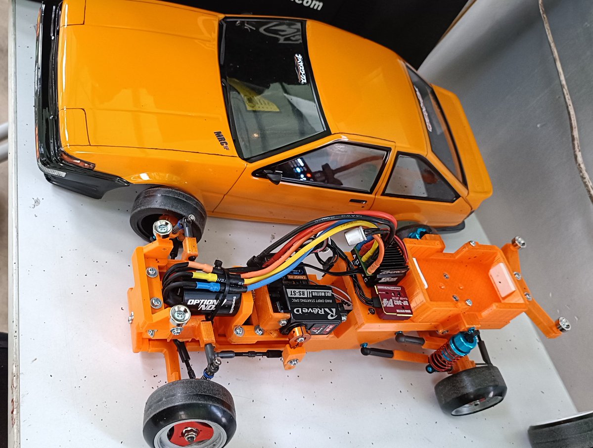 ナベヤス tweet media