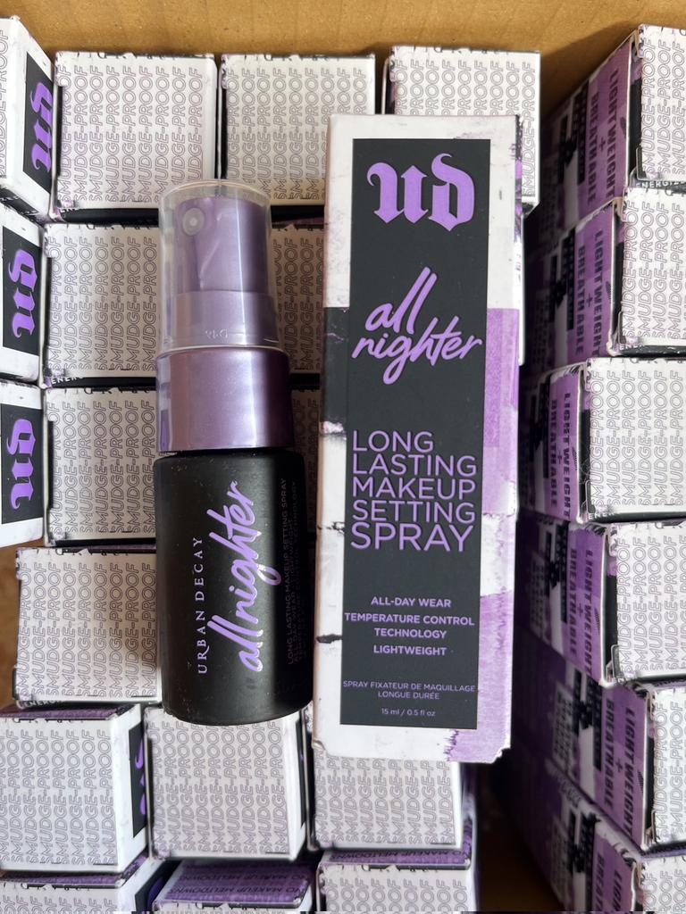 numjshop's tweet image. 💜พร้อมส่ง 199.- Urban Decay All Nighter Makeup Setting Spray Long Lasting 15ml 〰️ สเปรย์ "บล็อก" เมคอัพไม่เพิ่มความมัน ตัวช่วยที่ให้เครื่องสำอางติดทนนาน ด้วยสูตร Oil Free ไม่เพิ่ม ความมันให้ผิวหน้า ละอองสเปรย์ละเอียดบางเบา ให้ผิวรู้สึกสบาย

#UrbanDecay #นัมสต็อค