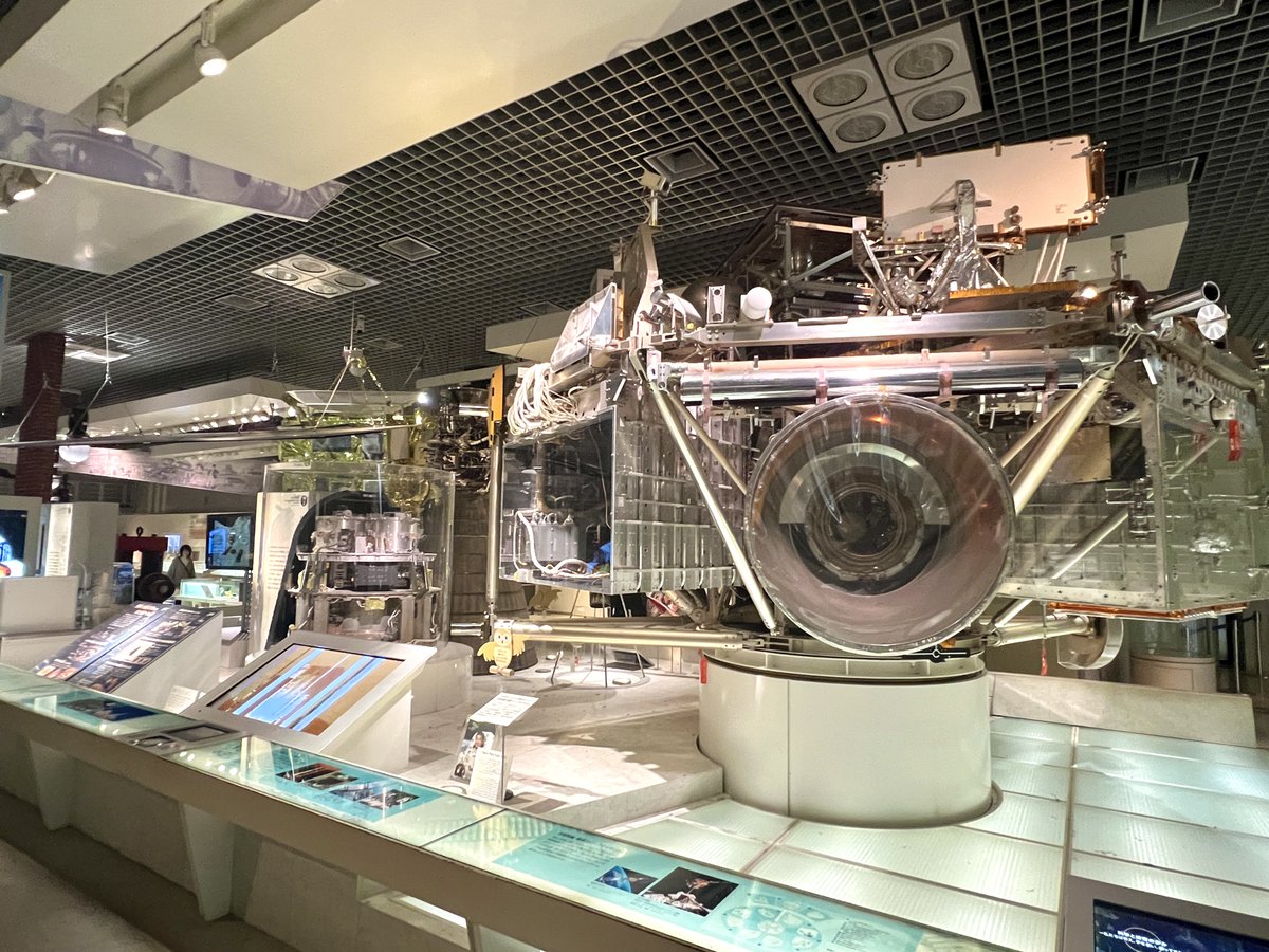 museum_kahaku's tweet image. 【#今日は何の日⁉️】
4月18日は……#発明の日💡

日本の宇宙開発は、23cmの「ペンシルロケット」から始まりました。
重さはわずか190g、この中に姿勢制御系以外の全て(安全翼など)を兼ね備えています😲

これが驚くほど小さい！
地球館2階にありますので、ぜひ実物をご覧ください🌏
#宇宙 #かはく