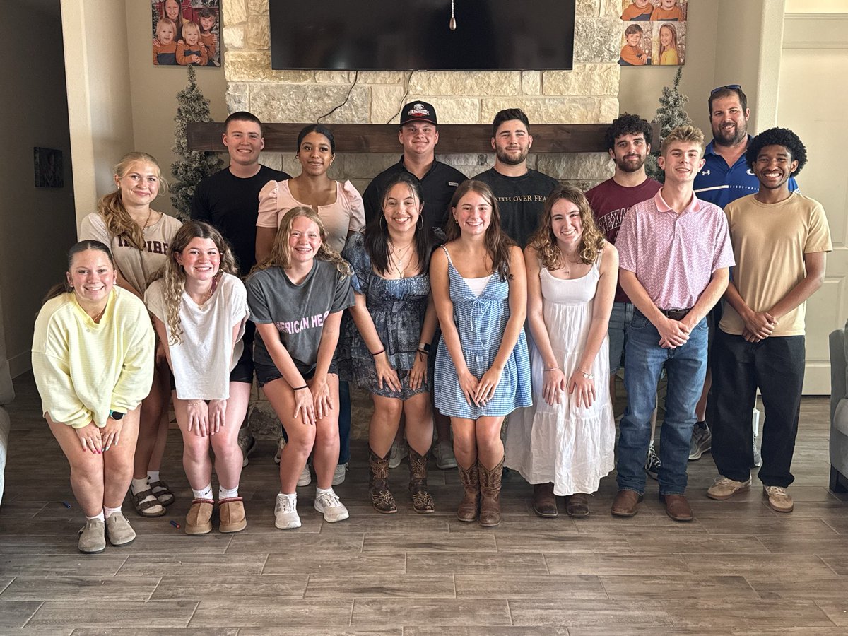 CoachKinch's tweet photo. Celebrated the 2026 Powerlifting Season with a team dinner. This group was highlighted by 7 seniors, 2 dedicated managers, 54 lifters (46 lifting in multiple meets), 14 Regional Qualifiers, a Regional Champion, and 2 State Qualifiers #EagleStrong https://t.co/8Em3YG1BQO