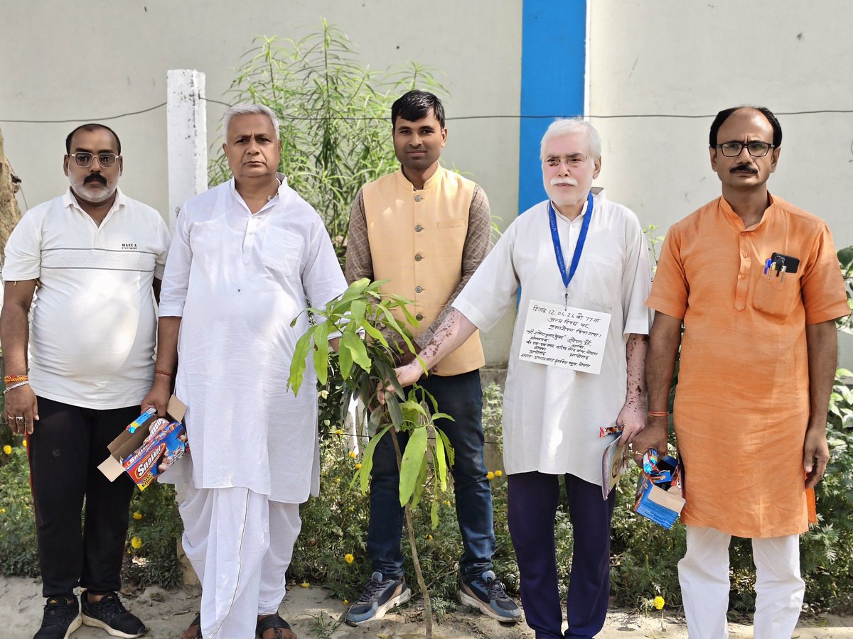 rajeshsuman10's tweet image. सांसे हो रही है कम!
आओ पेड़ लगाएं हम!!
#saveearth #savetheplanet #environment #saveenvironment #climate #TreePlantation #ClimateAwareness #viral 
@ChouhanShivraj @PMOIndia @narendramodi @samrat4bjp @moefcc @MIB_Hindi @DEFCCOfficial