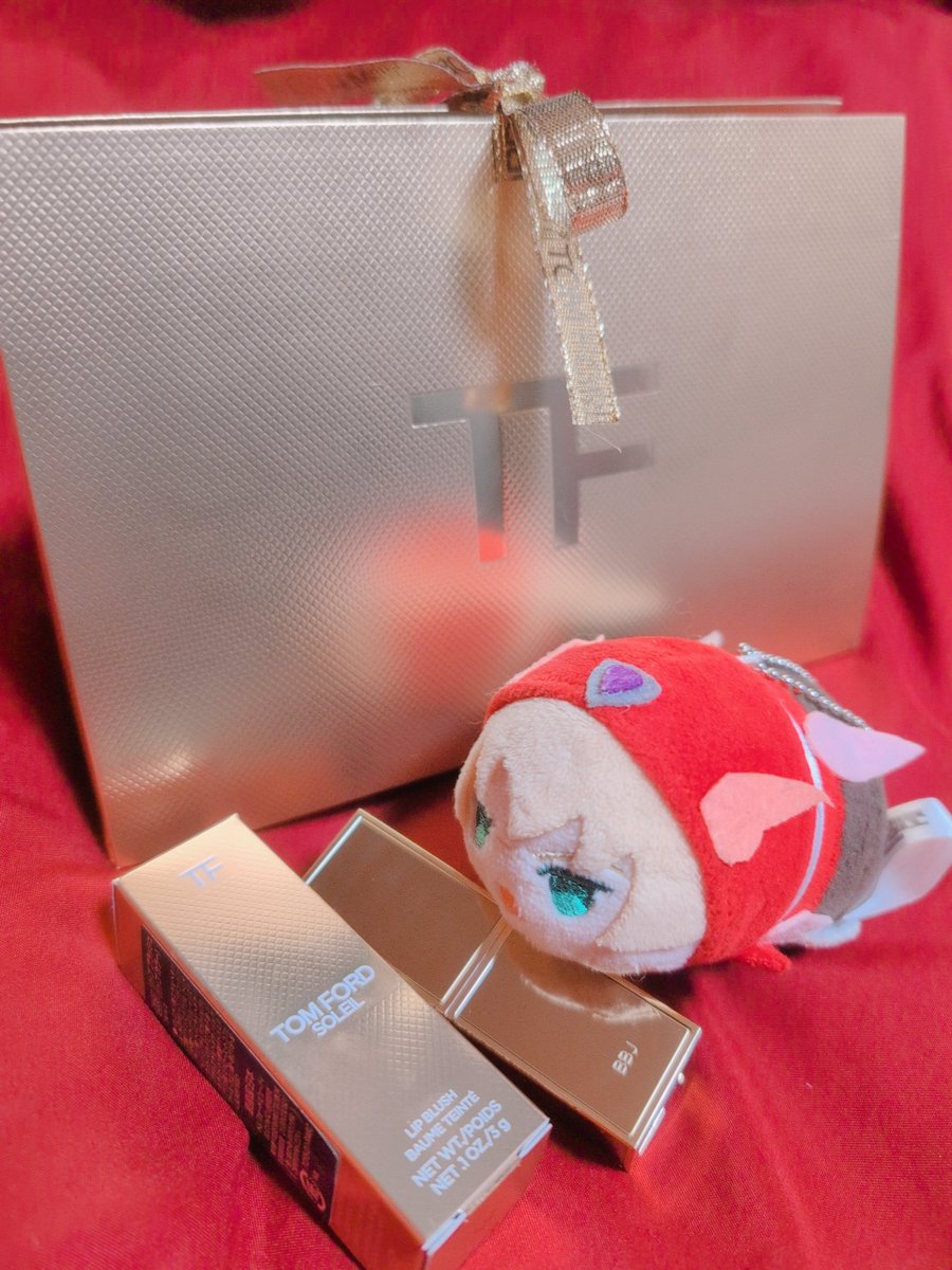 usagic's tweet photo. 天才に髪直してもらいにいったら誕プレにトムのきんぴかリップもらってかなりウキウキでルンルンです🎶BBJの刻印入ってる🎶 https://t.co/Vhl8pV9dyI