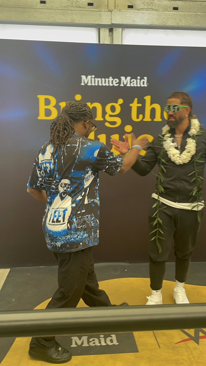 DwezzyAlmighty's tweet photo. I MET HIM FOR THE FIRST TIME https://t.co/8cfaMEfHKl