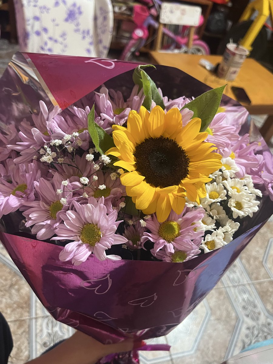 Que te regale flores un dia cualquiera 😍