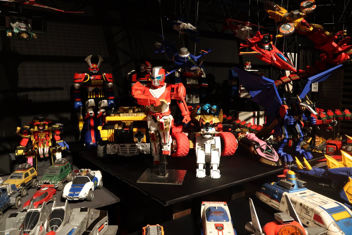 Info_ATAC's tweet image. 本日より「#全スーパー戦隊展」福岡会場が開幕。今回も #ATAC は特撮研究所と共に「絶景！ミニチュア大集合!!」コーナーで全面協力。撮影で実際に使用されたメカ・ロボなどのミニチュア84点を展示しております。本会場も初公開アリです。
是非お越しください。