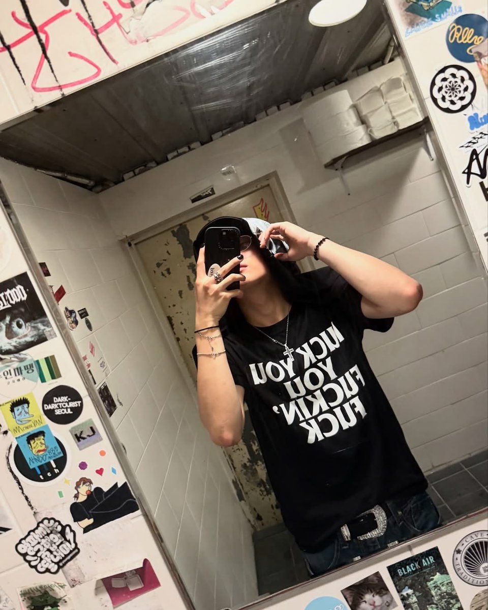 julia the justb prophet tweet media