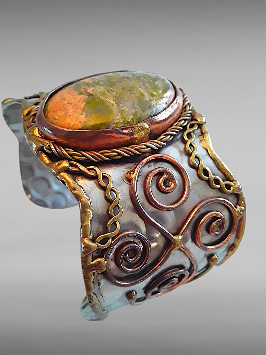 renaissancefai's tweet image. Mixed Metal &amp;amp; Unakite Artisan Cuff Bracelet, Wide Handcrafted Boho, Copper Silver, Vintage
etsy.com/listing/449045…?
#bracelet #cuff #vintage #mixedmetal #copper #silver #handcrafted #OOAK #artisan #gemstone #Unakite #Boho #Hippie #modernist #green #orange #Southwestern #wide