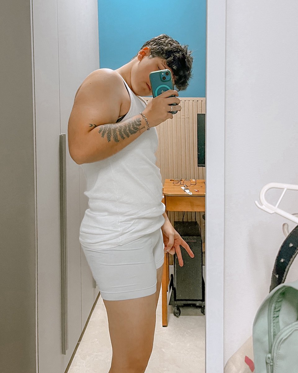 venoricaislost's tweet image. #butch #femmebait 🖤