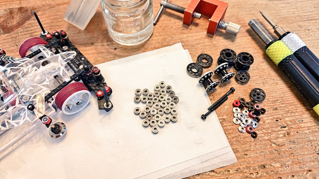 mt_field1's tweet image. 昨日ベアリング終わってたので掃除✨ついでにちょっとだけローラーセッティング変える🙆🏻‍♂️
#ミニ四駆 #MA