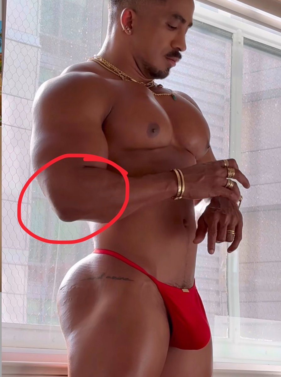 Ustedes tienen algun fetiche por una parte extraña del cuerpo? A mí me pone bien mal la zona del codo y el antebrazo, no saben cómo me prende esa zona 🤤🤤🤤