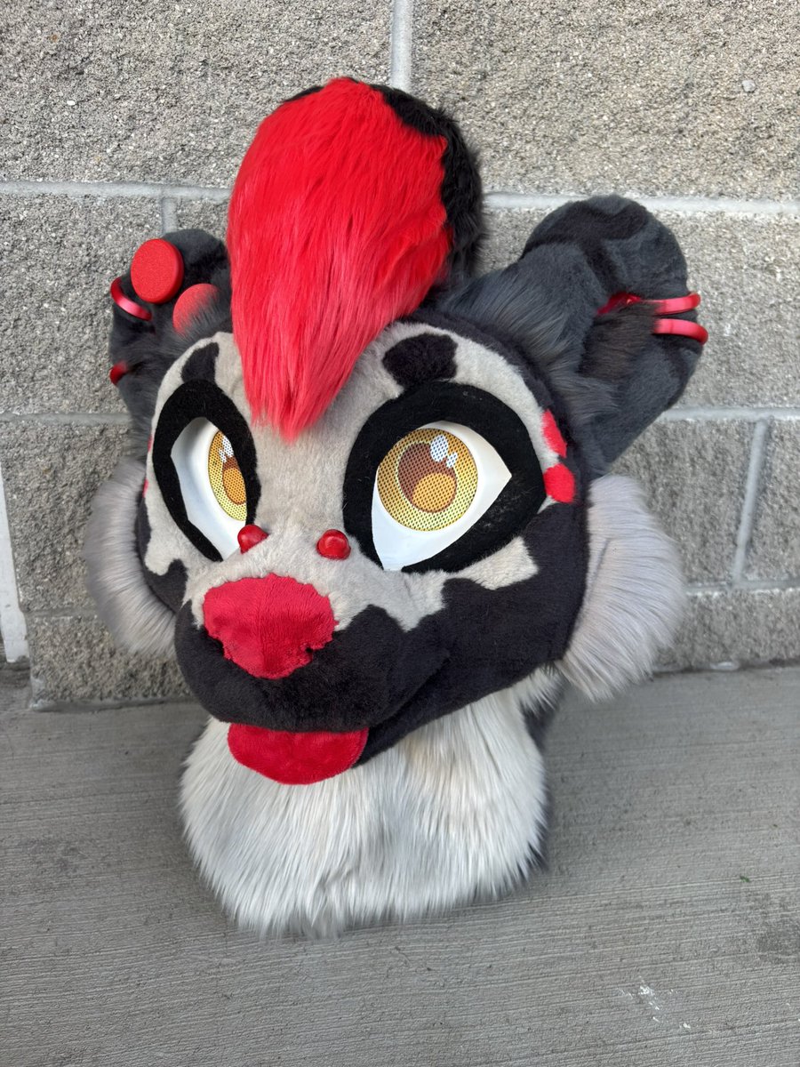 FlamingoFancyFS's tweet photo. I would love everyone to welcome Pj the tiger to the flock. This amazing suit was a fursuit raffle winner for @brotherboofer on insta last year and I had the honor to make the suit for them! 
Please welcome them! 

#furru #furryfandom #fursuitfriday https://t.co/vr8lJ3OEI6