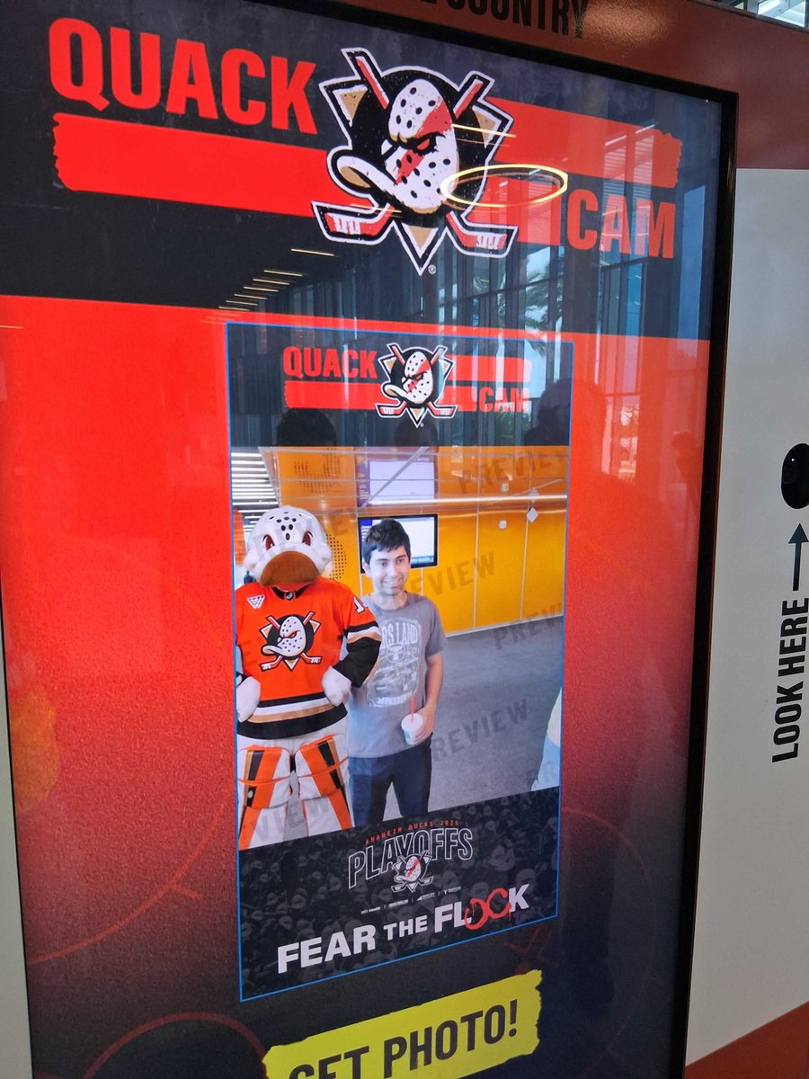 What a day at Great Park Ice! 🏒❄️ Big shoutout to the Anaheim Ducks for the awesome Quack Cam experience — nothing like posing with your favorite players and Wild Wing! Fear the Flock! 🦆🧡🖤

#greatparkice #anaheimducks #quackcam #oc #dreamsirvine #dreamsofamerica #dayprogram