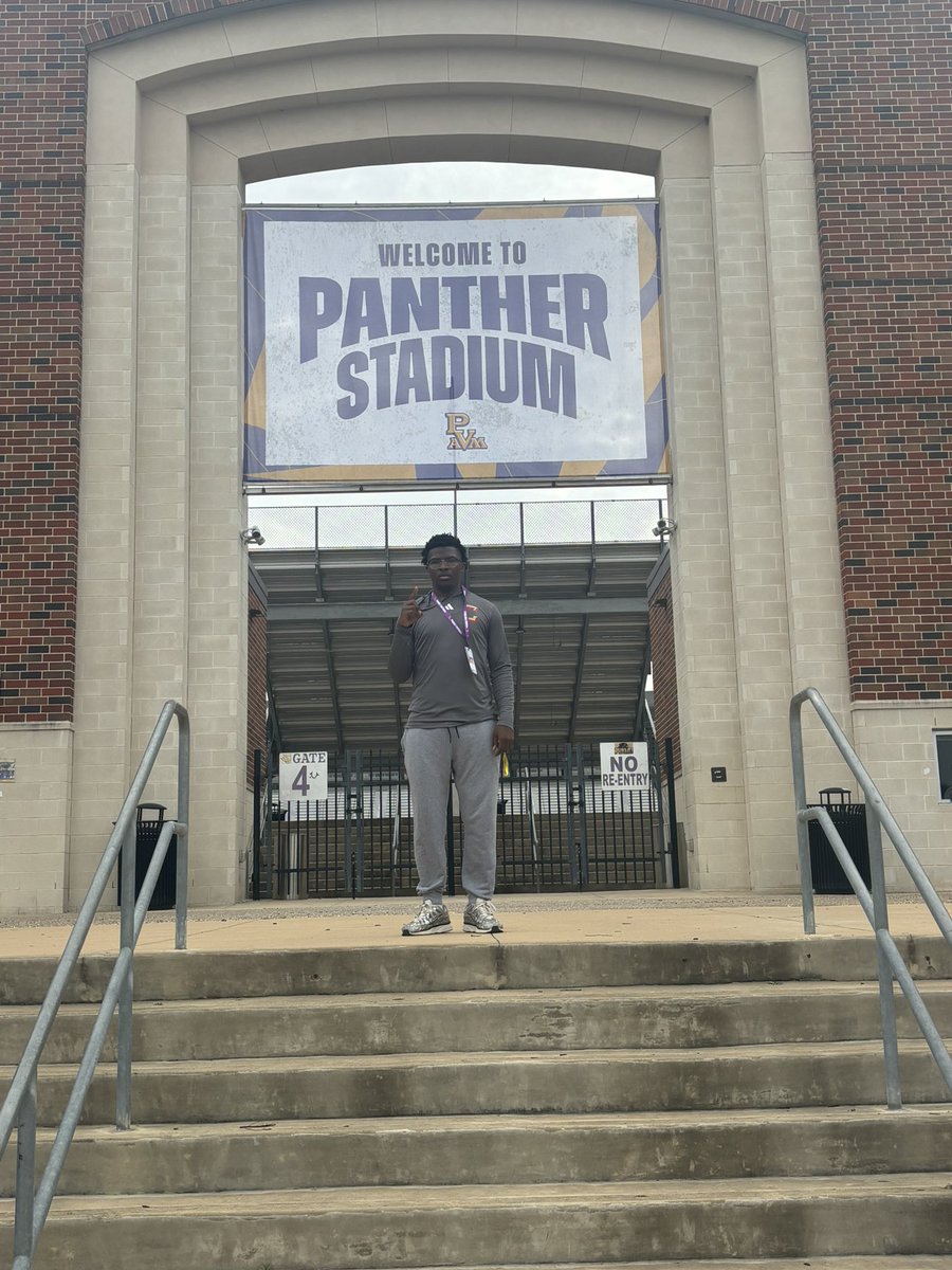 doss_isaiah's tweet image. Had a great time at @pvamufb_ thank you to all the coaching staff for all the information that I learned today
@coacharoy @reggiepearson21 @806hsscmedia @CoachNichols88 @CoachTjones1
