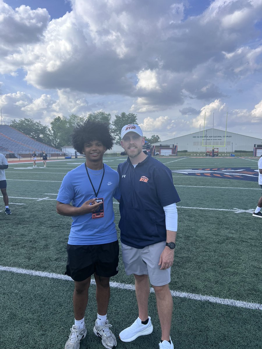 JaydinGray27's tweet photo. Had a great time at UT Martin today!
@cbrownrun11 @david_barger03 @CHSRaidersFBall @CSmithScout @CoachFrase @Coach_JSimpson https://t.co/t3FXo58BcL