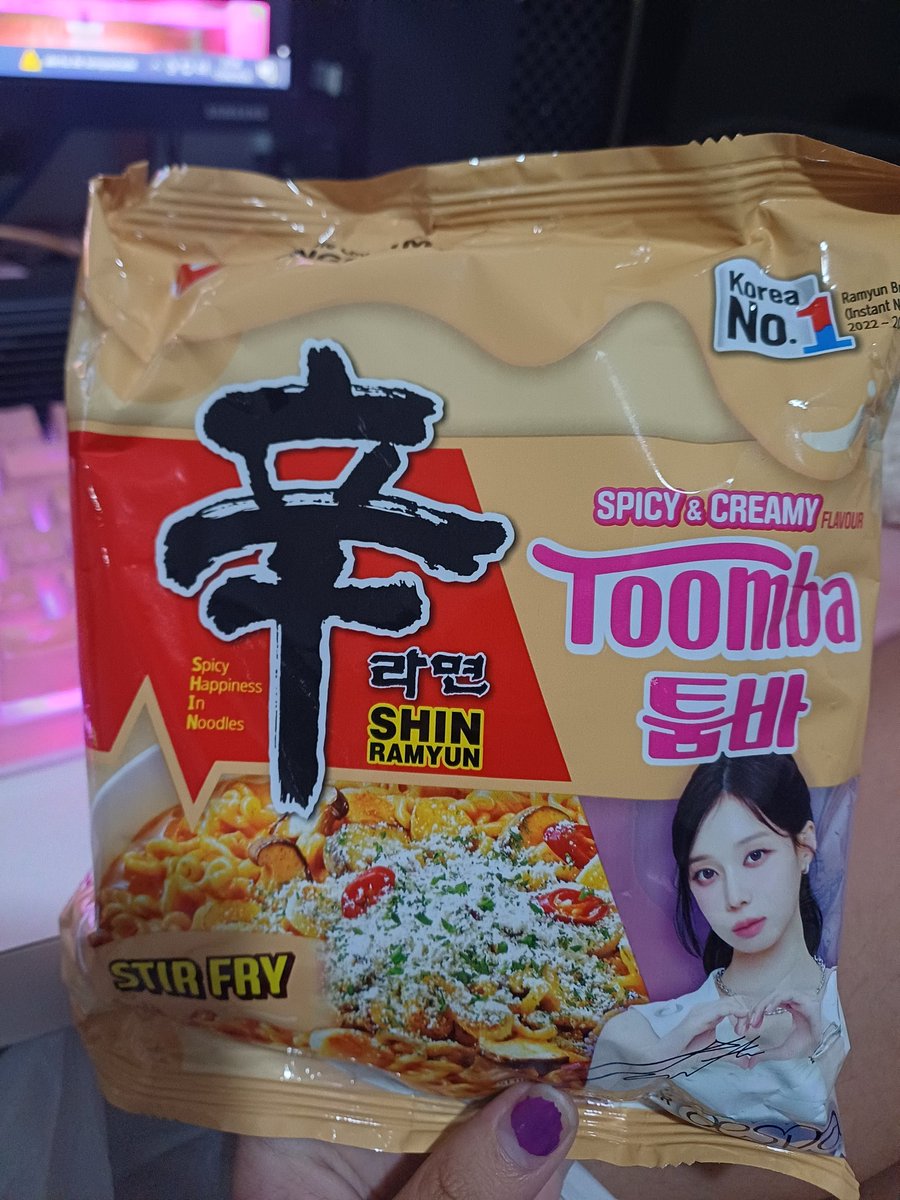 dinha vai ver o xlov e a yves tweet media