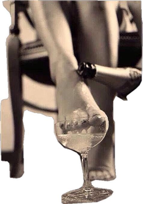 Atardecer_90's tweet image. "Ella está loca pero es mágica. 
    No hay mentira en su fuego".

            ~Charles Bukowsk