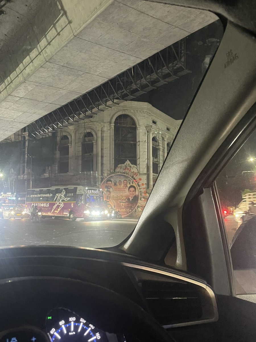 aabb121a's tweet photo. How can we see the signal if it is blocked by some party's illegal board and this to at the most accidental spot 
Location: mozamjahi market signal near karachi bakery please remove this board safety hazard 

@HYDTP @hydcitypolice https://t.co/42IzB5tQ6S