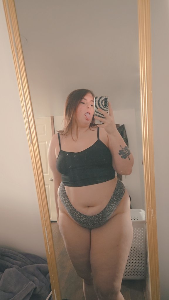 miss venus 🐍 tweet media