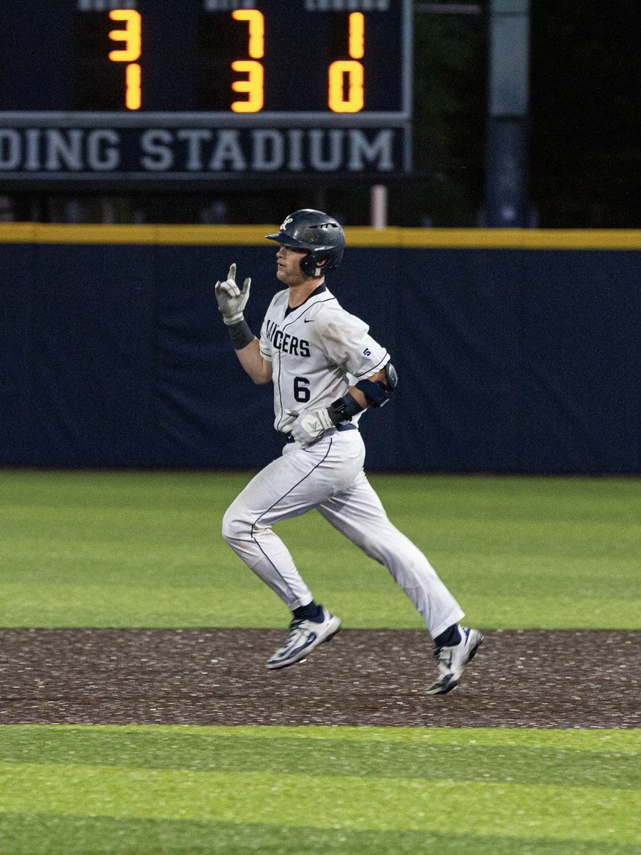 LongwoodBase's tweet image. Final 2-3. 

#BeYou || #AKTIF
