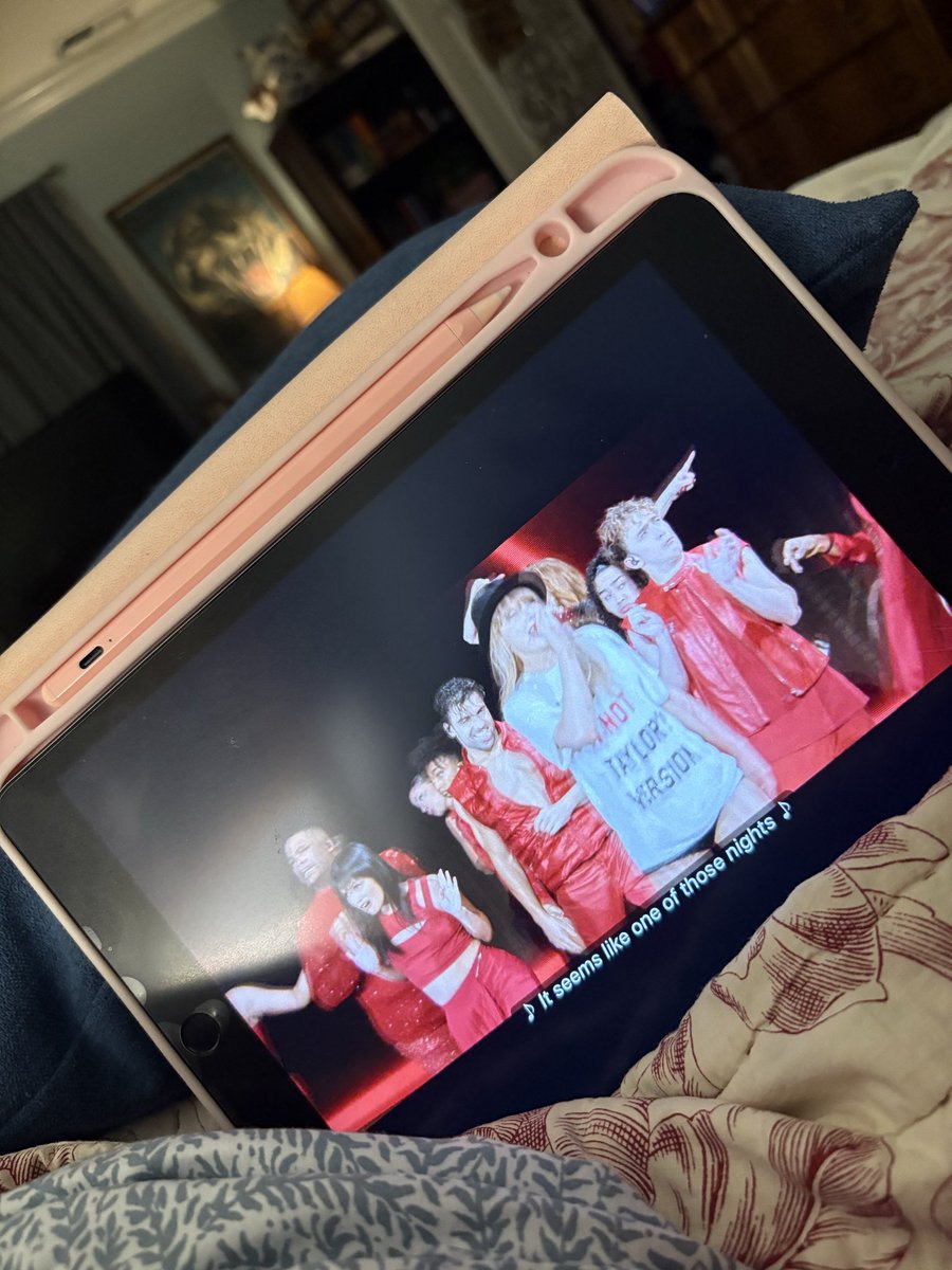 Just me and my Rose Colored glasses- ✝️📚🍜🦋🐈🥰 tweet media