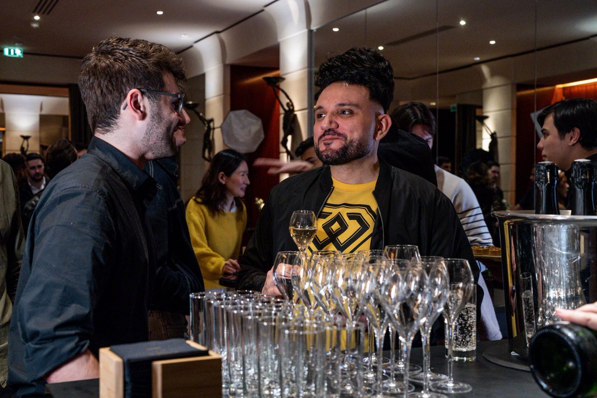 WEEX_Brasil's tweet image. Revivendo uma noite incrível com a WEEX Labs! 🥂 
Um jantar VIP exclusivo com champanhe e alta gastronomia. @TheMoonCarl compartilhou grandes insights sobre OpenClaw e IA. 
É assim que a WEEX lidera a inovação! 
🚀 #WEEX #IA