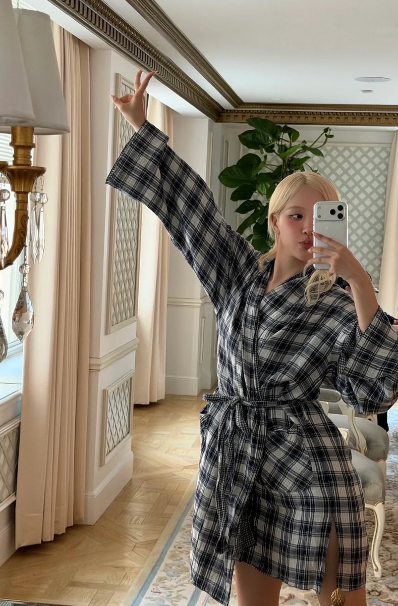 ysabella. tweet media