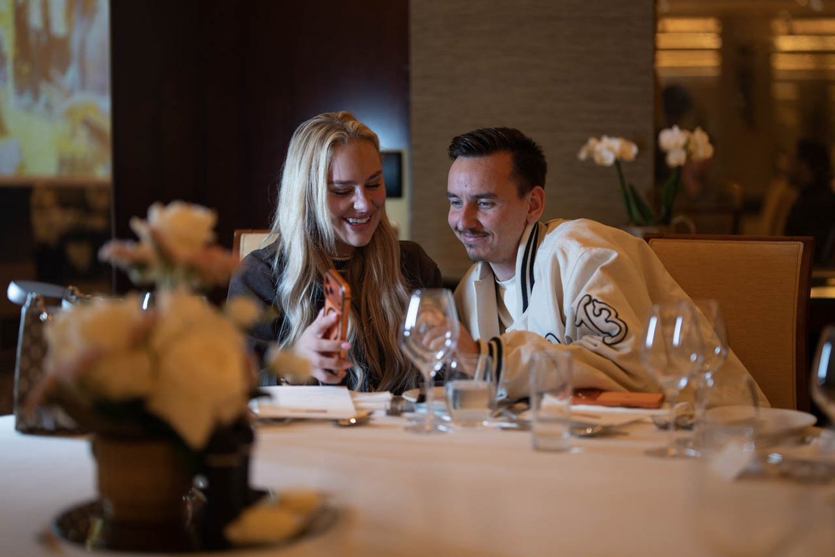 WEEX_Brasil's tweet image. Revivendo uma noite incrível com a WEEX Labs! 🥂 
Um jantar VIP exclusivo com champanhe e alta gastronomia. @TheMoonCarl compartilhou grandes insights sobre OpenClaw e IA. 
É assim que a WEEX lidera a inovação! 
🚀 #WEEX #IA