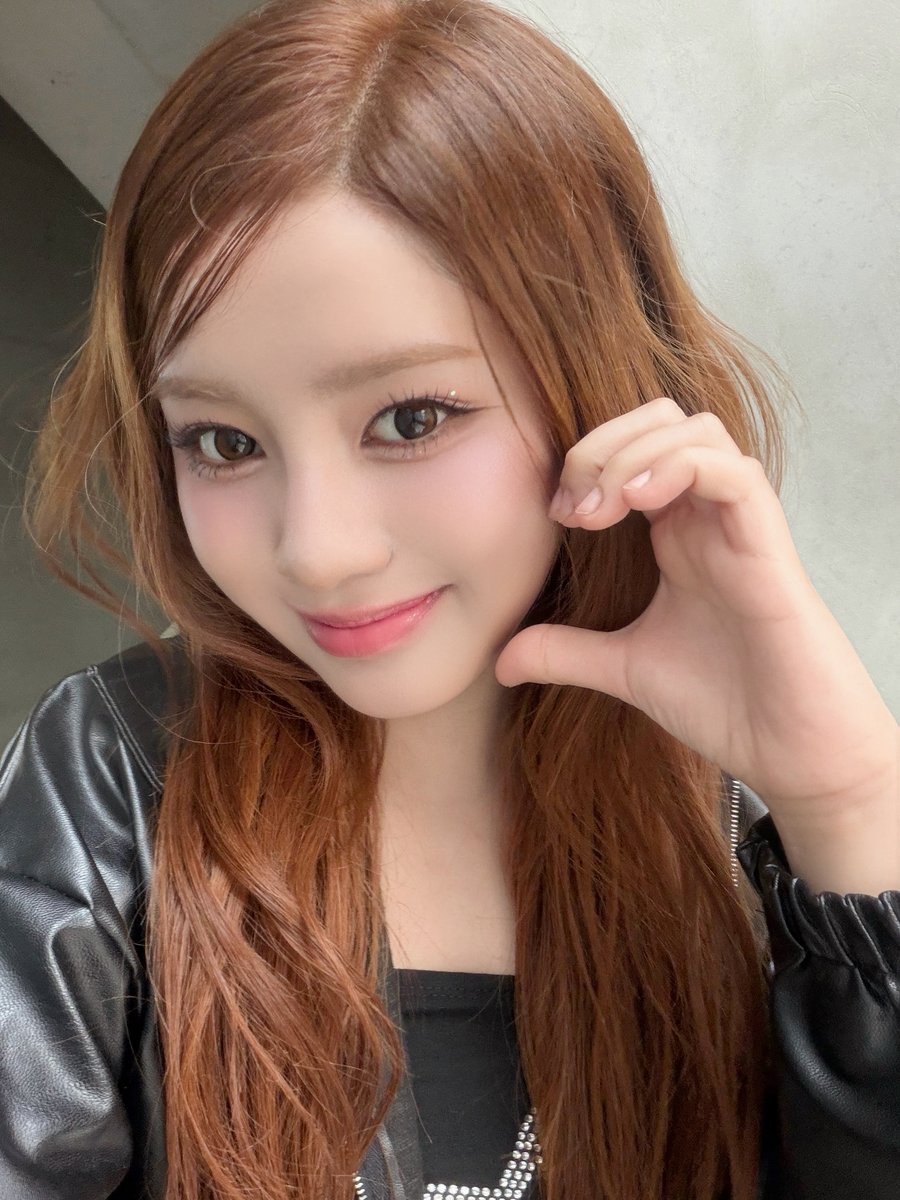 UNIS_offcl_JP's tweet photo. [📸] 
 
バースデーガール #エリシア から
自撮り写真が届きました💗🐰

これからも世界を照らし続けるよ✨

#UNIS #유니스 #ユニス 
#ELISIA #엘리시아 #エリシア
#HAPPY_ELISIA_DAY https://t.co/795pWbAkym
